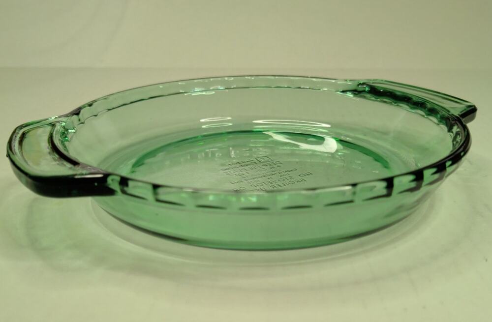 Vintage Anchor Hocking Green 9" Pie Plate Deep 1 QT Model 1075 Fluted Edge USA